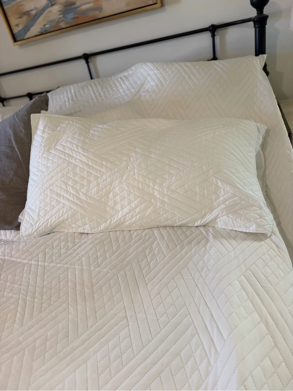 Elegant White Quilted Bedspread with Gray Accent Pillow - Home Bedding Quilts